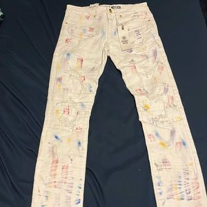 Skinny jeans with distressed rips